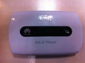 huawei e5251 - wireless box che consente di connettersi ad internet via wifi o USB.